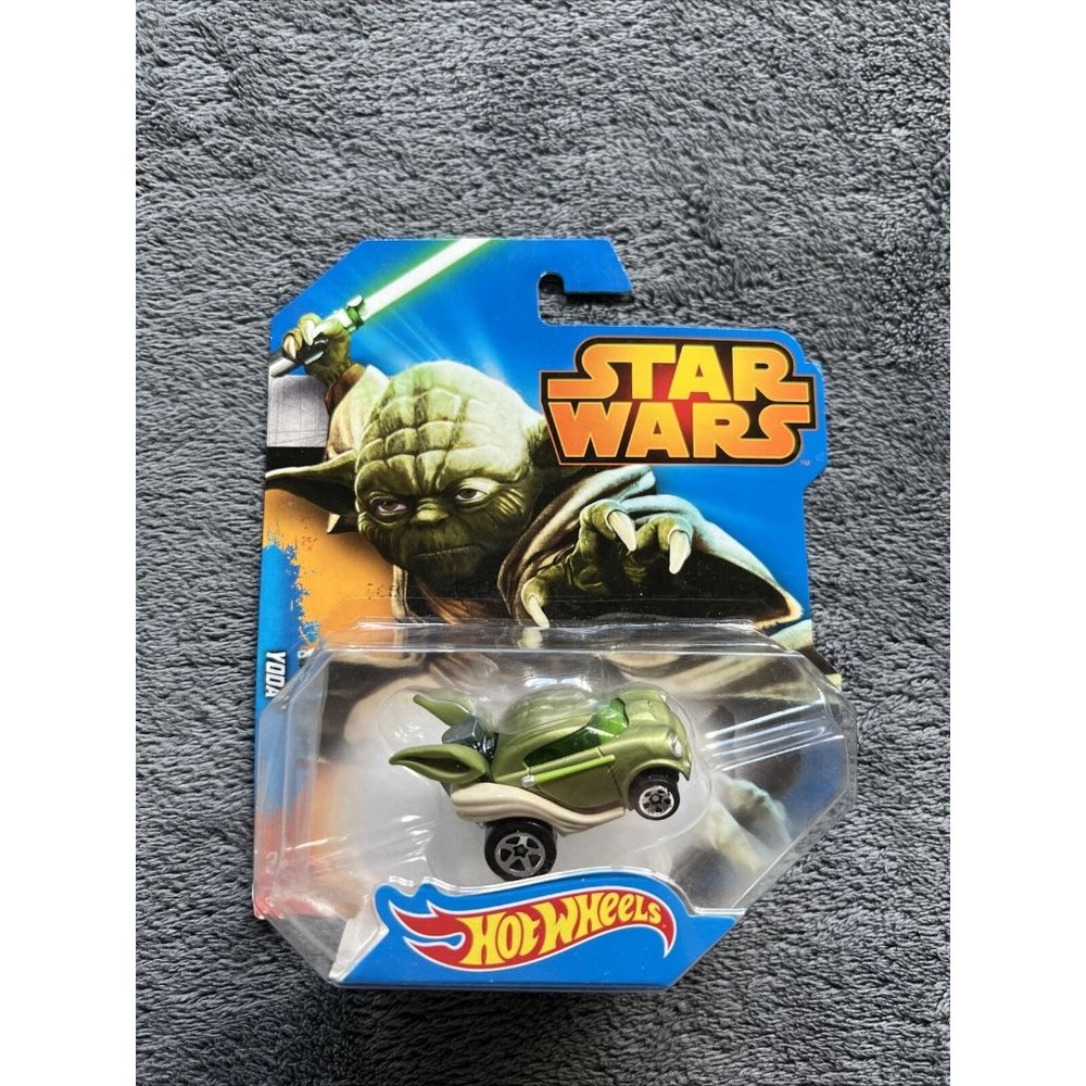 HOT WHEELS STAR WARS Yoda  CHARACTER CARS sealed on card 2015 Mattel